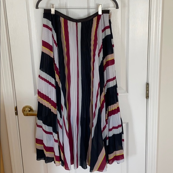 Midi pleated skirt - Picture 2 of 5